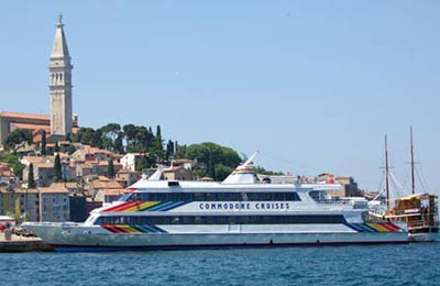 Przeprawa z Commodore Cruises to czysta przyjemność